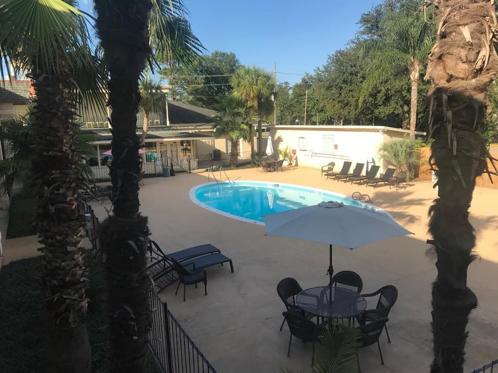 Carmel Inn & Suites gallery photo in Thibodaux, LA — image 5