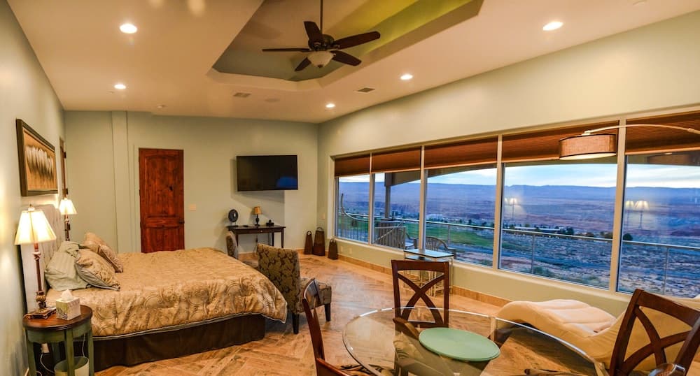 Oasis on the Rim property views in Page, AZ — gallery photo 3