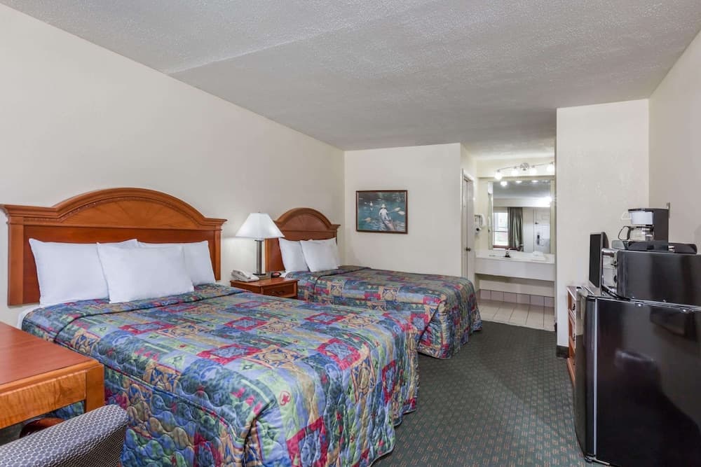 Days Inn by Wyndham Petersburg/South Fort Lee property views in Petersburg, VA — gallery photo 3