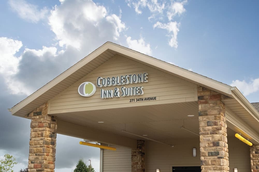 Cobblestone Inn & Suites - Sheldon featured exterior or lobby in Sheldon, IA — similar hotel