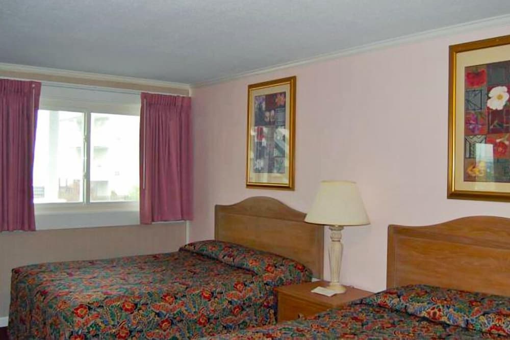 Sea Breeze Inn interior in Ocean City, MD — gallery photo 2