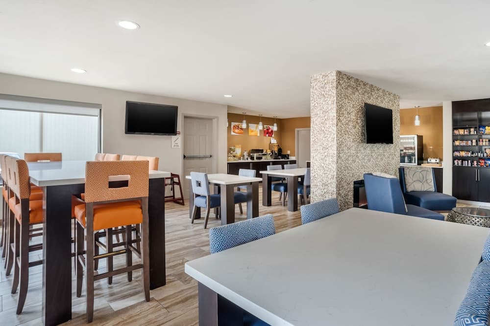 Quality Suites Baton Rouge East - Denham Springs interior in Baton Rouge, LA — gallery photo 2