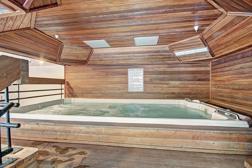 VS645H Village Square 1Br 1Ba Hotel Room interior in Copper Mountain, CO — gallery photo 2