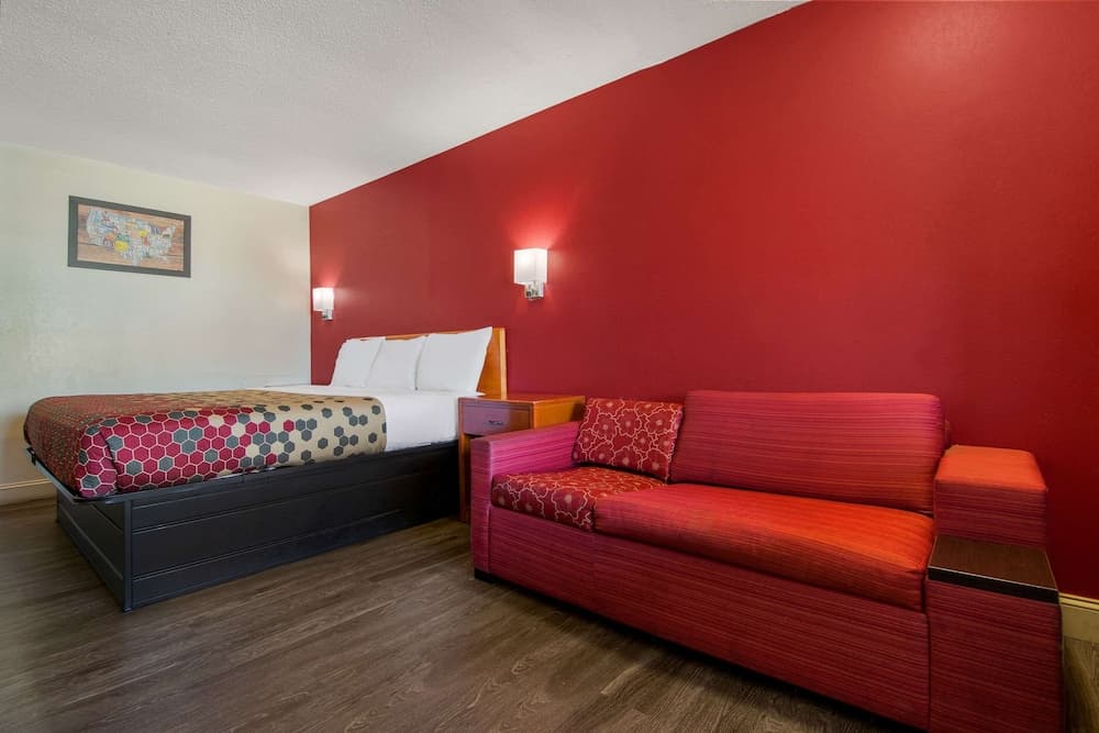 Econo Lodge Goldsboro Hwy 70 interior in Goldsboro, NC — gallery photo 2
