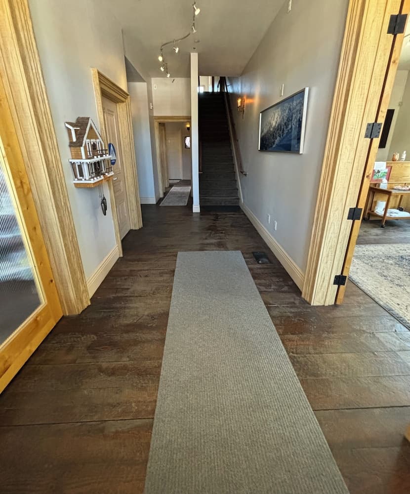 Tahoe Star Hotel interior in Truckee, CA — gallery photo 2