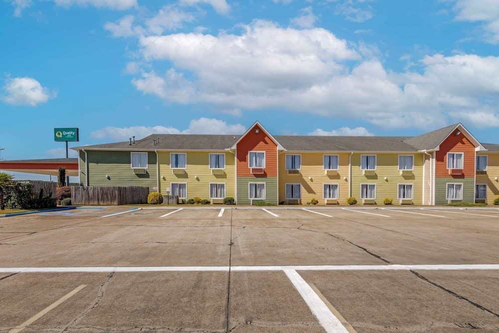 Quality Inn Hamilton featured exterior or lobby in Hamilton, AL — similar hotel