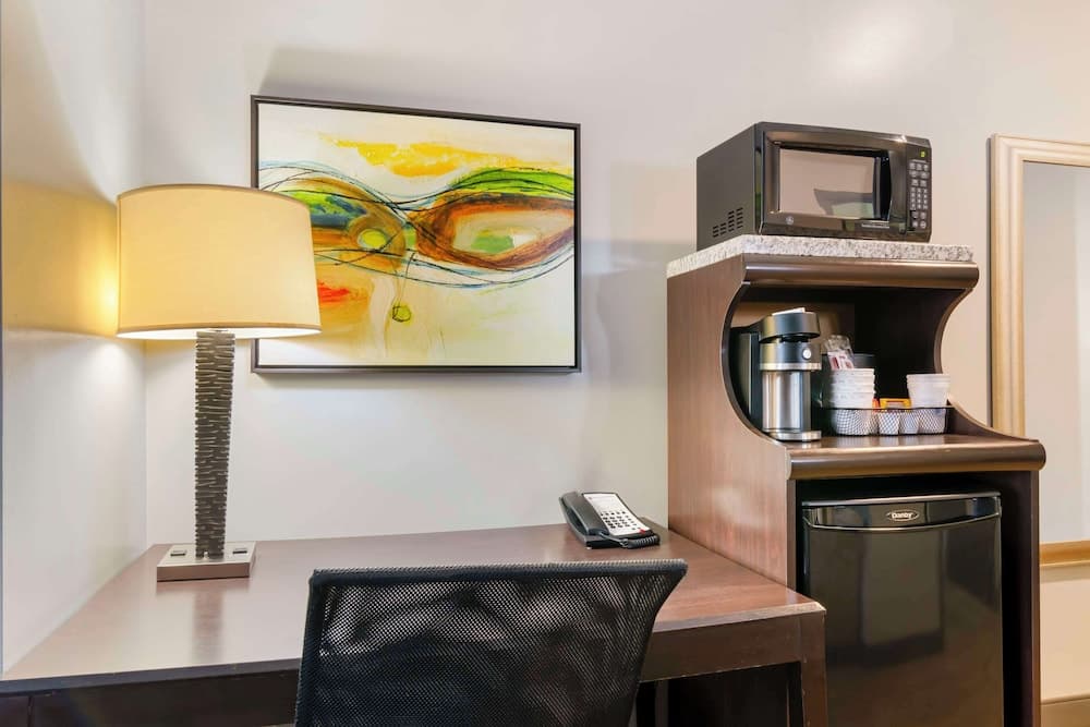 Best Western Plus Olathe Hotel gallery photo in Olathe, KS — image 31