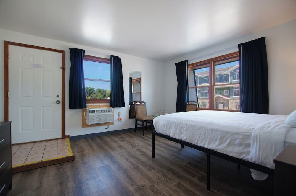 Snyder's Shoreline Inn gallery photo in Ludington, MI — image 102