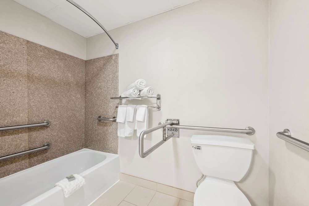 Best Western Dartmouth-New Bedford interior in North Dartmouth, MA — gallery photo 2