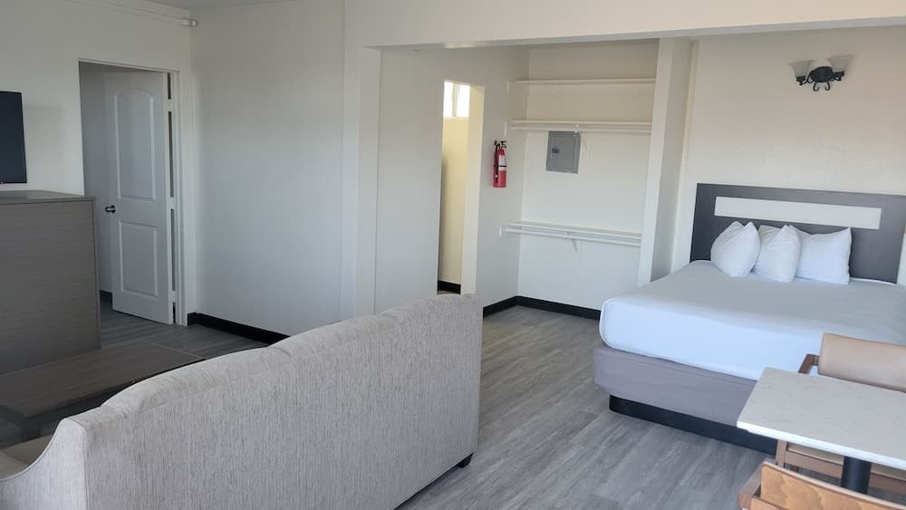 MC Pacific Inn & Suites gallery photo in Torrance, CA — image 12