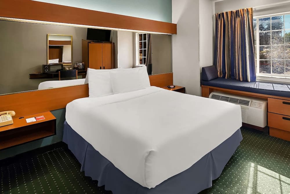 Econo Lodge Inn & Suites Mesquite - Dallas East gallery photo in Mesquite, TX — image 8