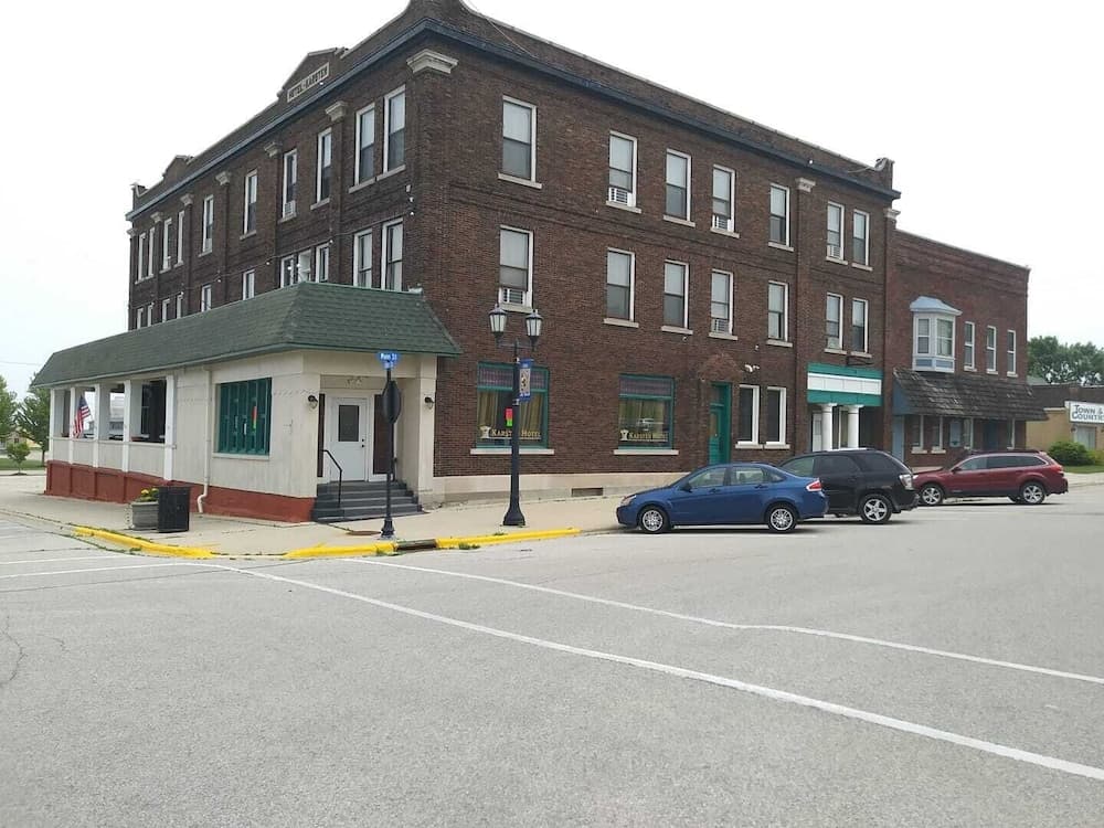 Karsten Hotel property views in Kewaunee, WI — gallery photo 3