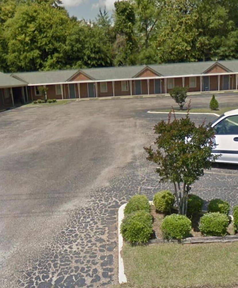 BUDGETINN property views in Monroeville, AL — gallery photo 3