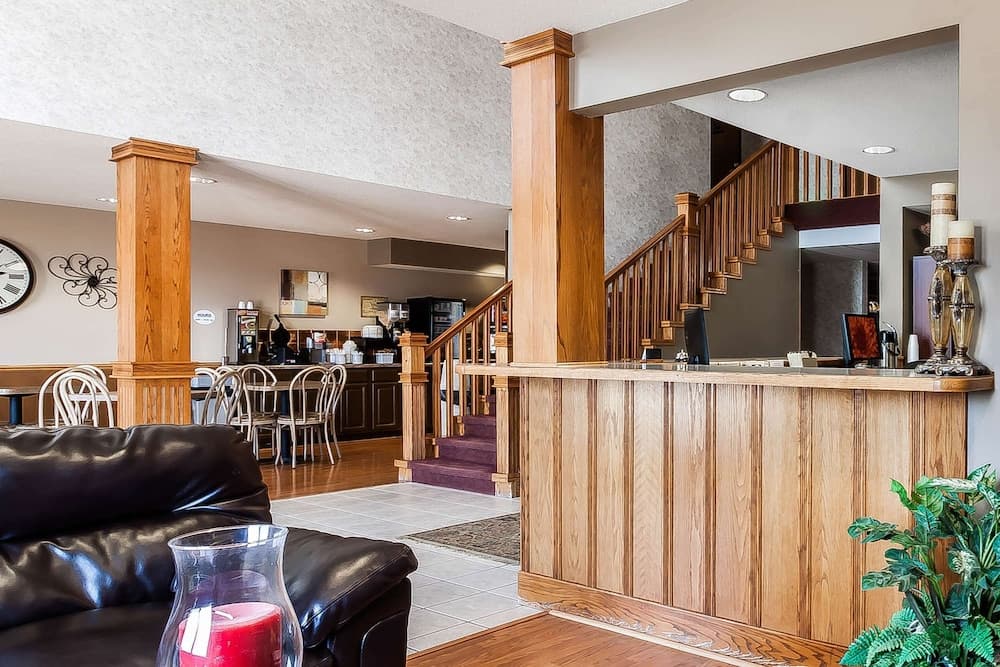 Rodeway Inn Holdrege interior in Holdrege, NE — gallery photo 2