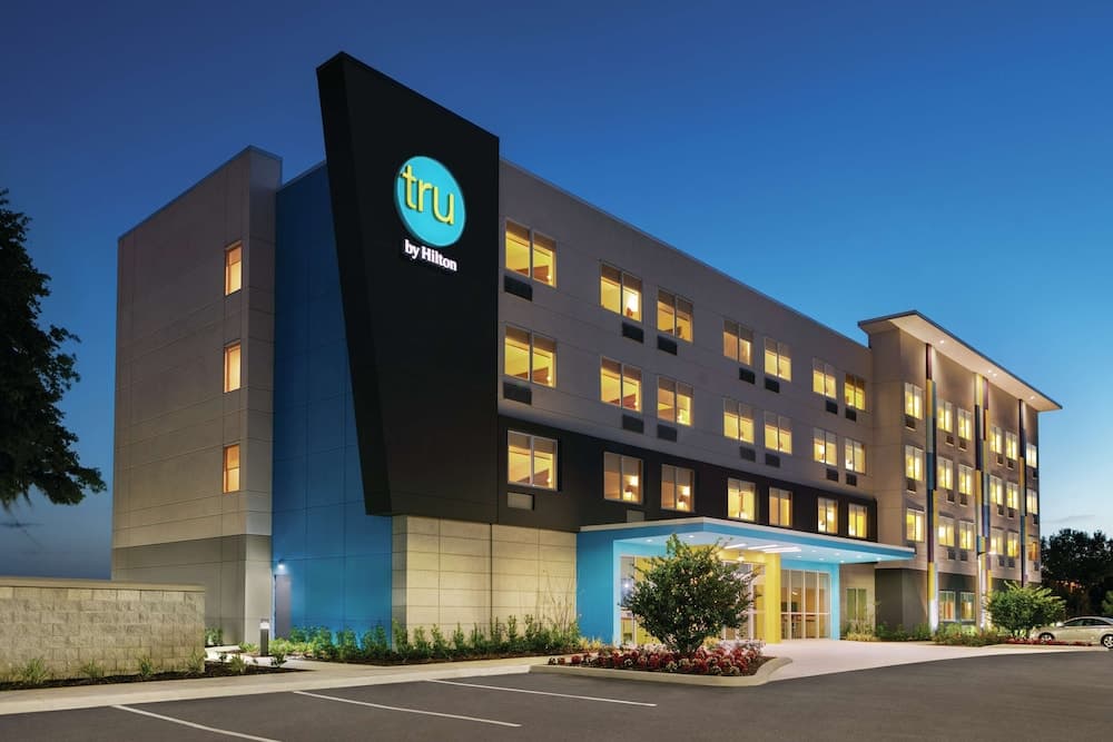 TRU BY Hilton Sebring featured exterior or lobby in Sebring, FL — similar hotel