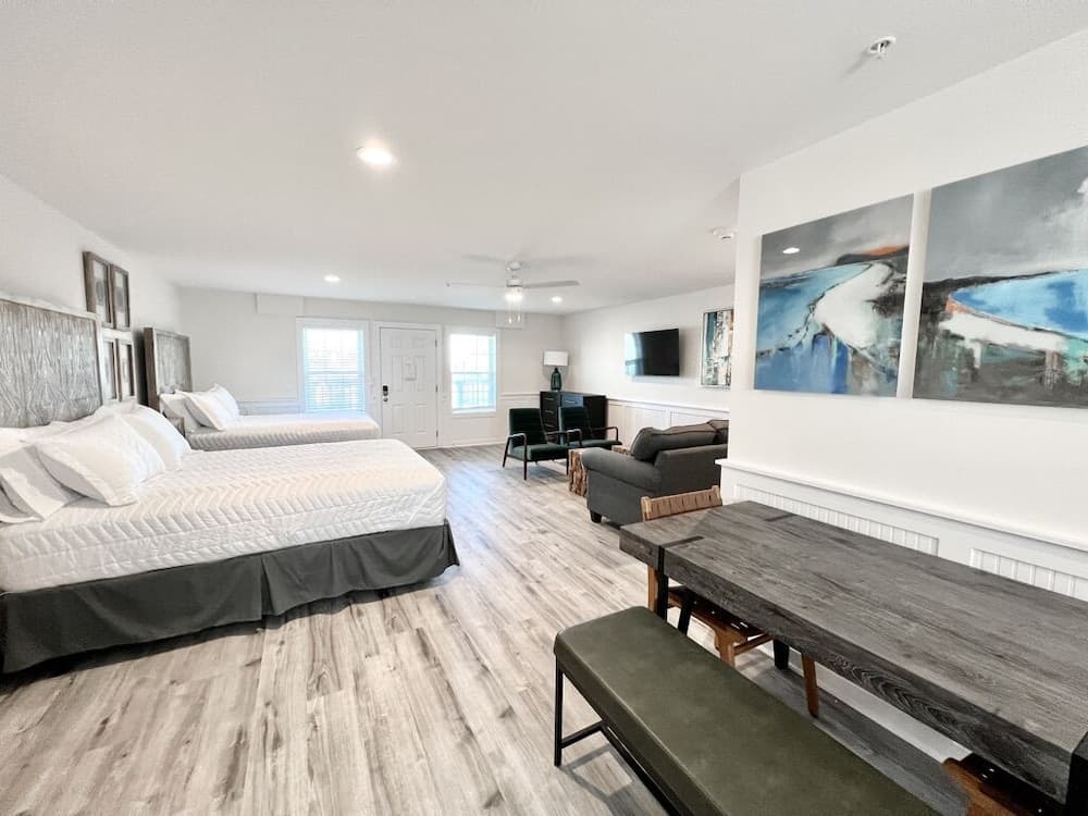 Saltwater Suites gallery photo in Holly Ridge, NC — image 60