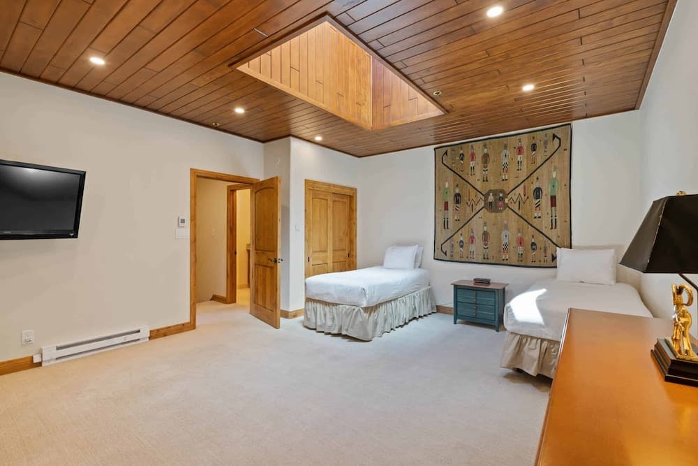 The Borders Lodge interior in Avon, CO — gallery photo 2