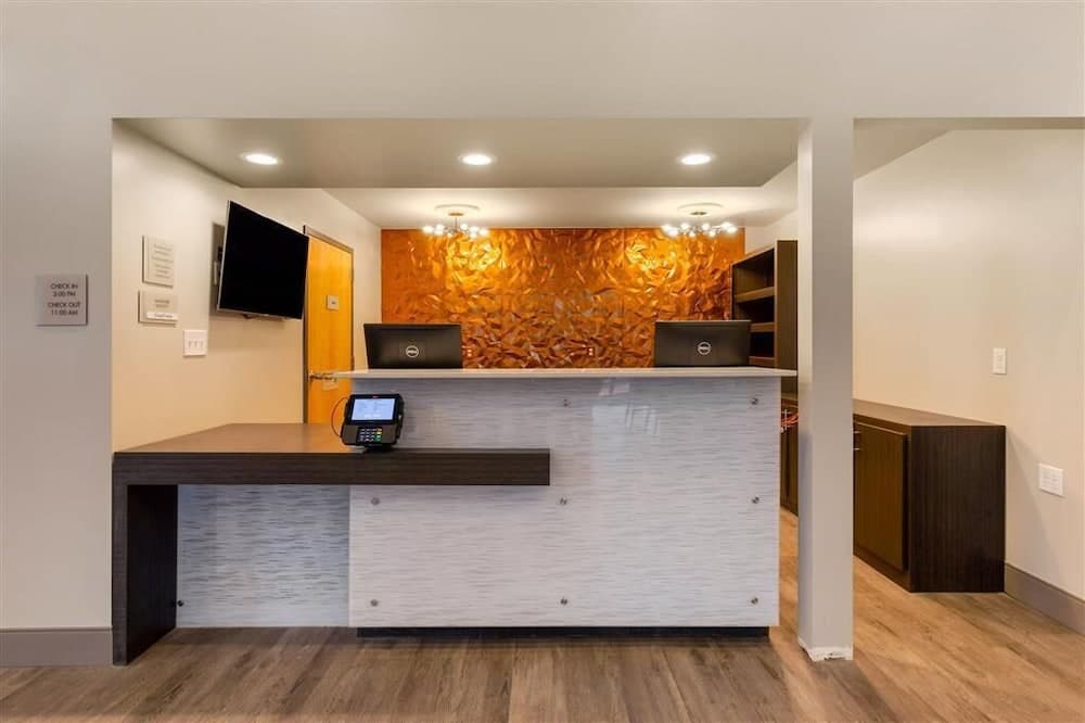 Days Inn & Suites by Wyndham Bowling Green property views in Bowling Green, KY — gallery photo 3