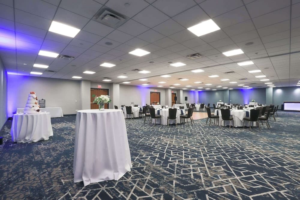 Radisson Plaza Hotel at Kalamazoo Center gallery photo in Kalamazoo, MI — image 72