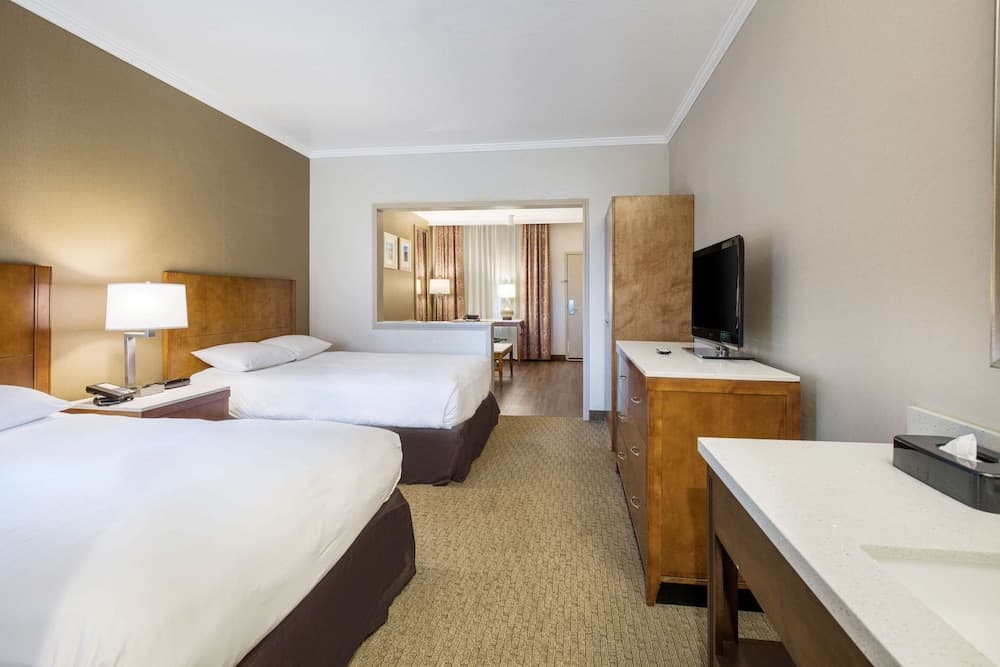 MainStay Suites John Wayne Airport by Choice Hotels gallery photo in Santa Ana, CA — image 8