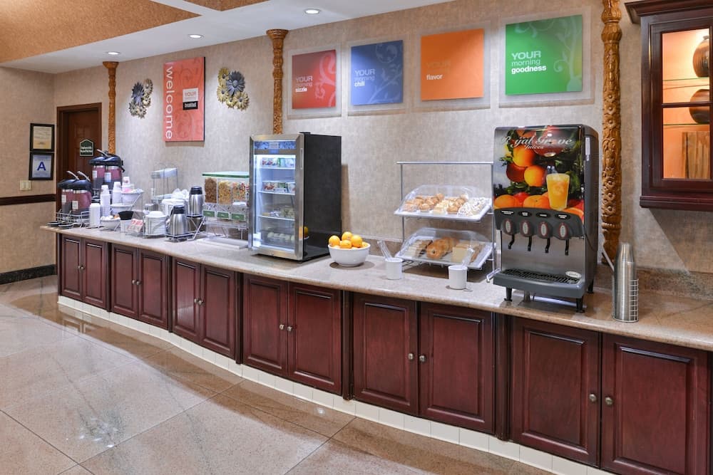 Citrus Suites Redlands Loma Linda Hotel gallery photo in Redlands, CA — image 38