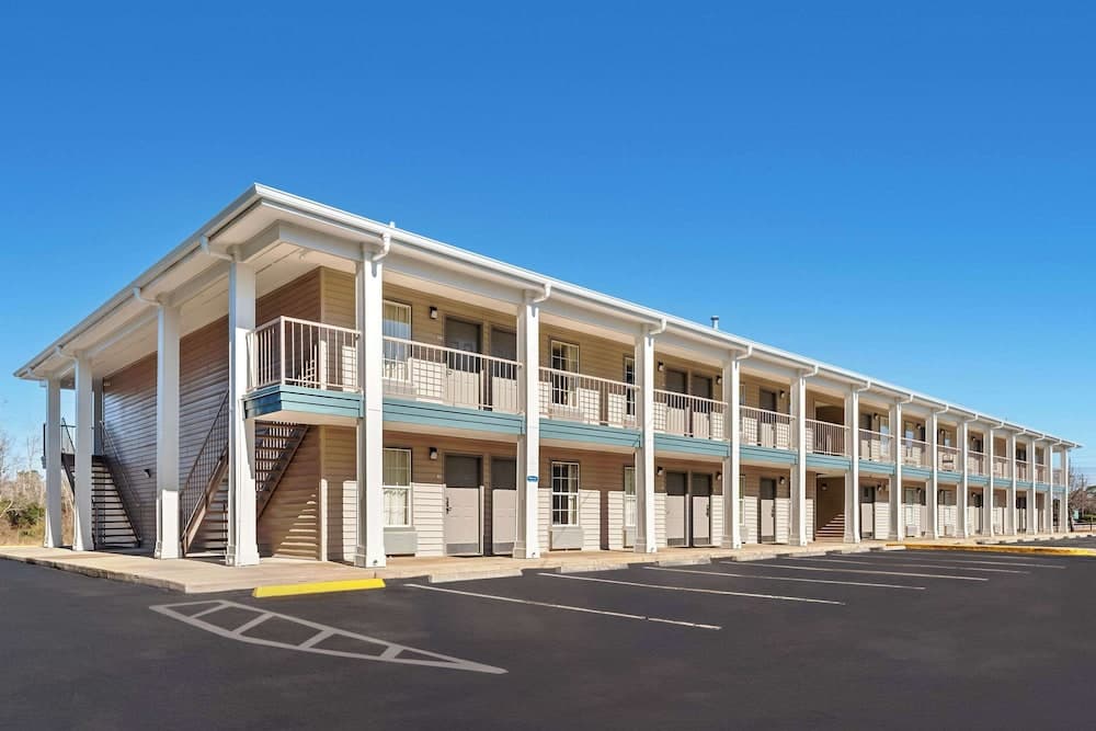 Quality Inn Eastman featured exterior or lobby in Eastman, GA — similar hotel