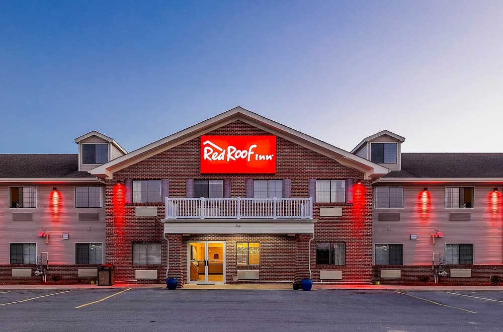 Red Roof Inn Hartselle featured exterior or lobby in Hartselle, AL — similar hotel