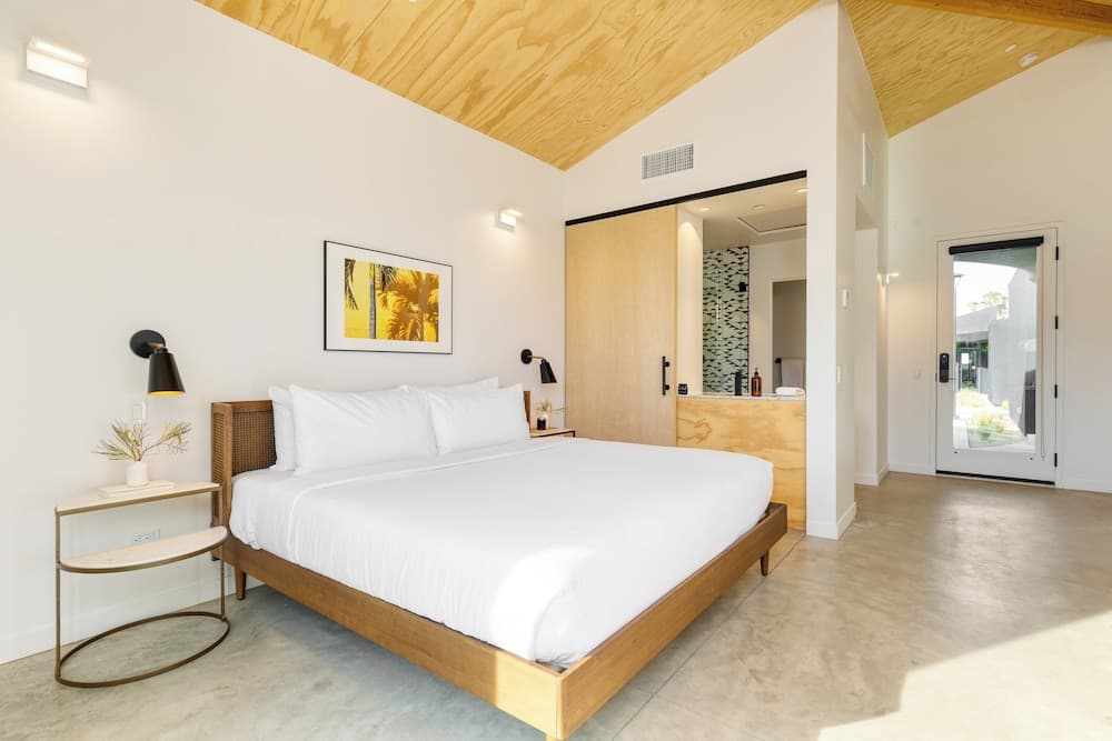 Blackhaus A & B Buyout by Avantstay Sleeps 16 property views in Palm Springs, CA — gallery photo 3