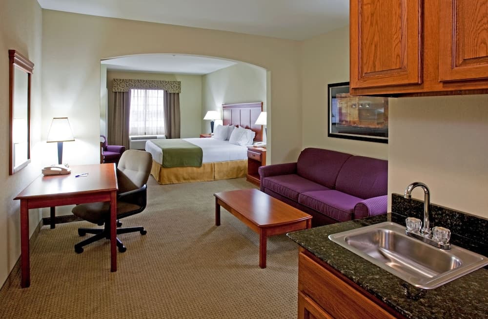 Holiday Inn Express Ada by IHG interior in Ada, OK — gallery photo 2
