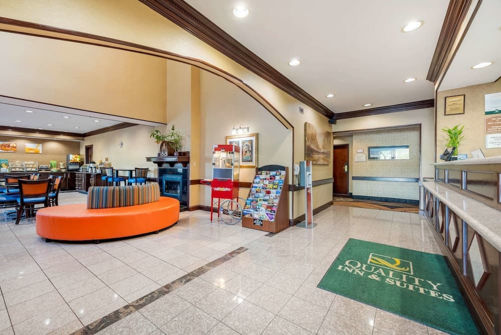 Comfort Inn & Suites Cincinnati Uptown Clifton property views in Cincinnati, OH — gallery photo 3