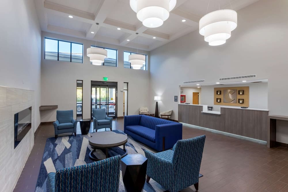 Comfort Inn & Suites Hot Springs Midtown interior in Hot Springs, AR — gallery photo 2