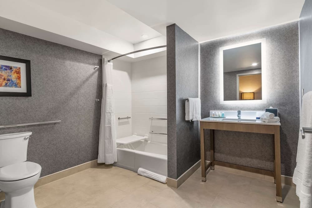 Clarion Inn Nashua interior in Nashua, NH — gallery photo 2