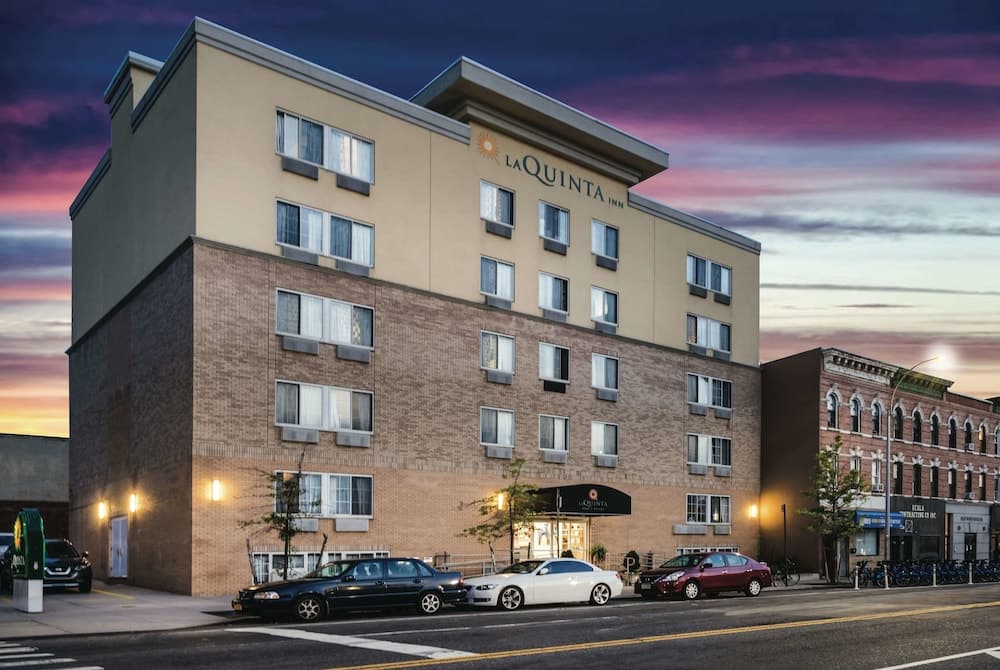 La Quinta Inn & Suites by Wyndham Brooklyn Downtown featured exterior or lobby in Brooklyn, NY — similar hotel