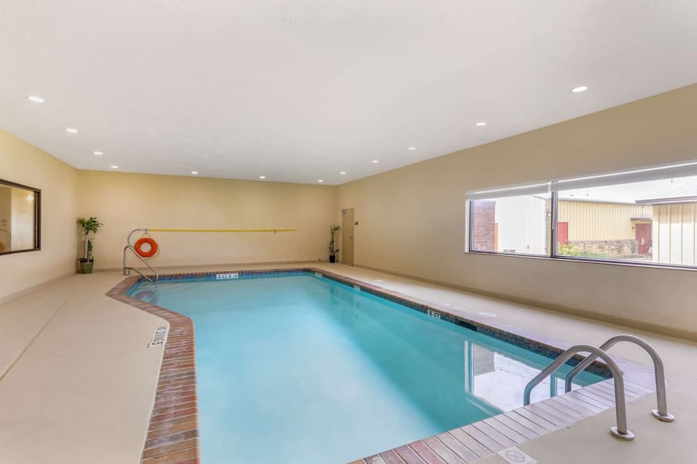 Best Western Franklin Town Center Hotel & Suites interior in Franklin, TX — gallery photo 2