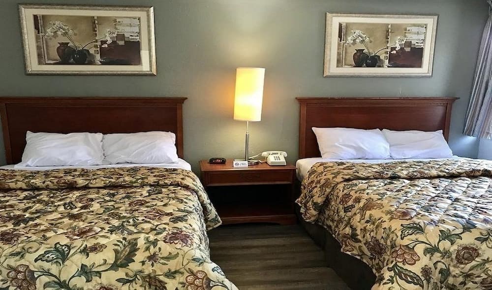 Palace Inn & Suites - Newport News/Jefferson Ave interior in Newport News, VA — gallery photo 2