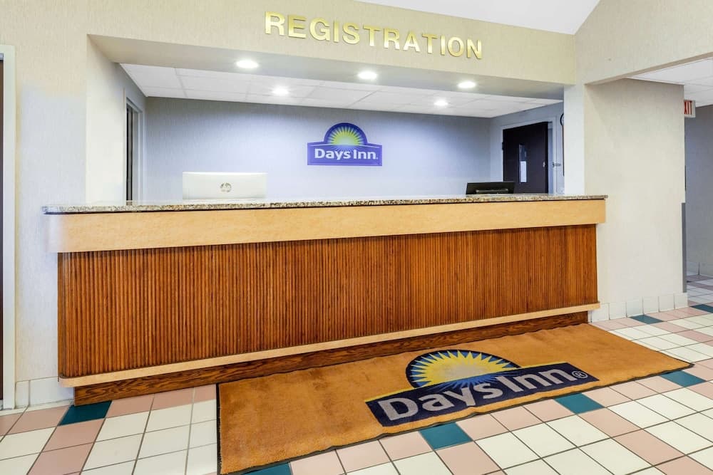 Days Inn by Wyndham Milan Sandusky South interior in Milan, OH — gallery photo 2