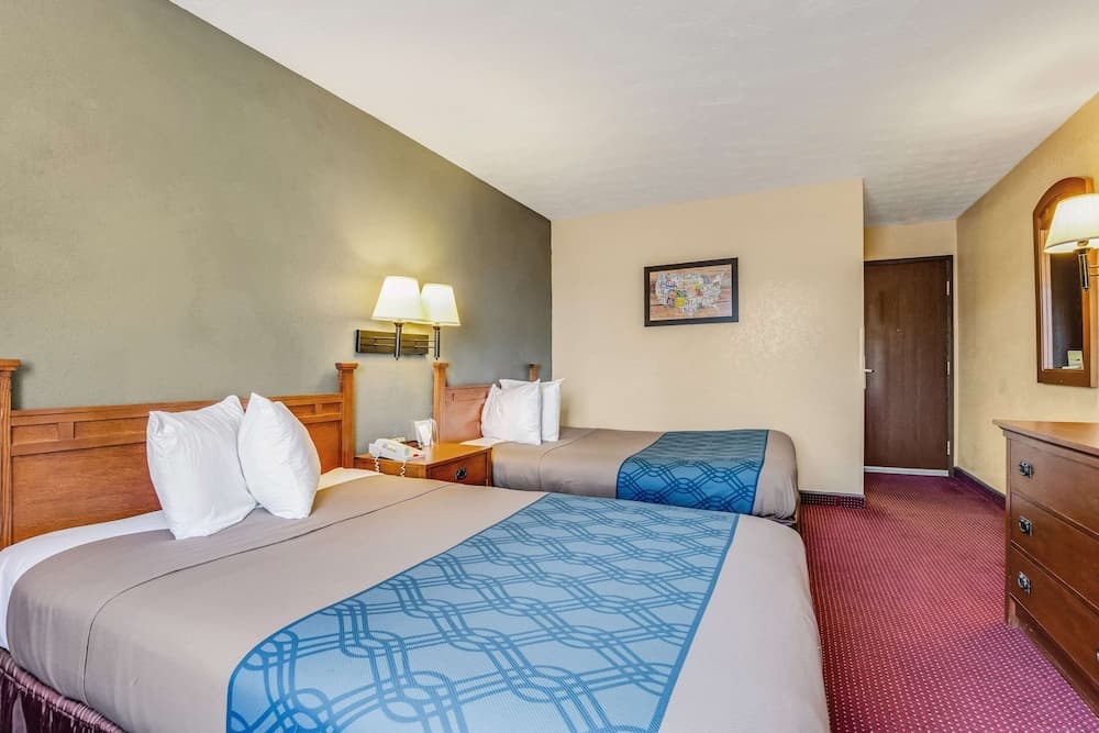 Econo Lodge Junction City I-70 Near Fort Riley property views in Junction City, KS — gallery photo 3