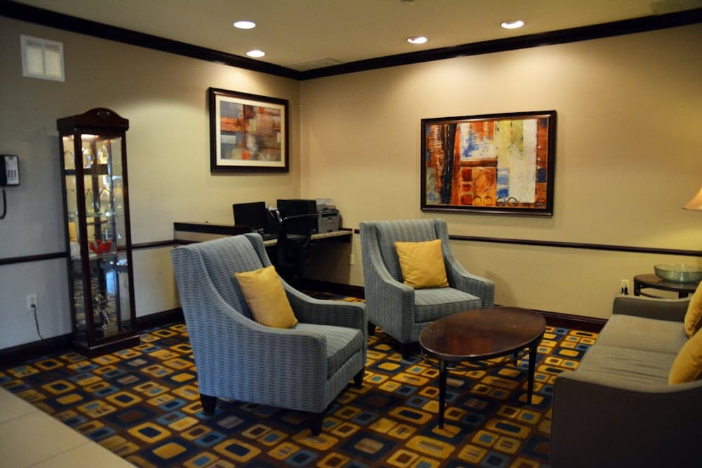 Holiday Inn Express & Suites Youngstown West - Austintown by IHG interior in Austintown, OH — gallery photo 2