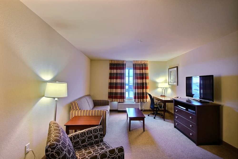 AmericInn by Wyndham Oshkosh gallery photo in Oshkosh, WI — image 12