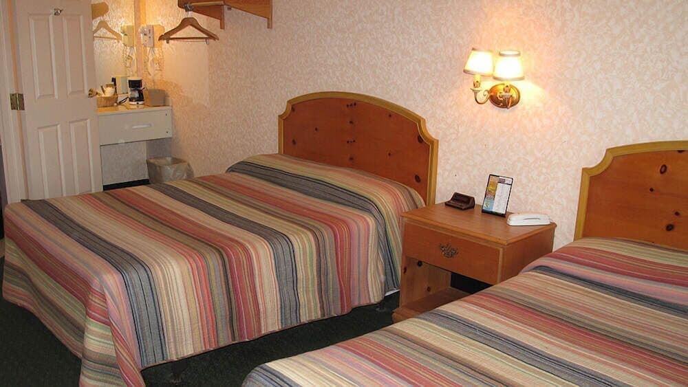 Our Guest Inn and Suites - Downtown gallery photo in Port Clinton, OH — image 12