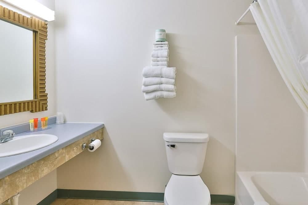 Amerivu Inn And Suites New Richmond gallery photo in New Richmond, WI — image 42