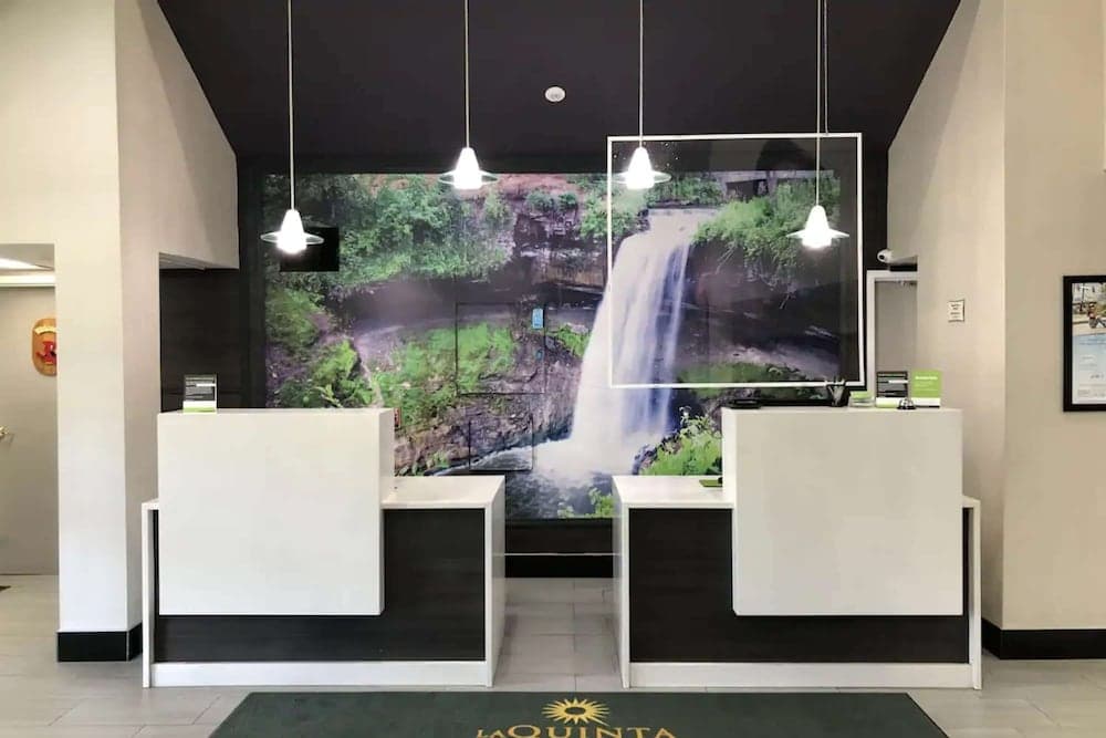 La Quinta Inn & Suites by Wyndham Minneapolis Northwest interior in Brooklyn Park, MN — gallery photo 2