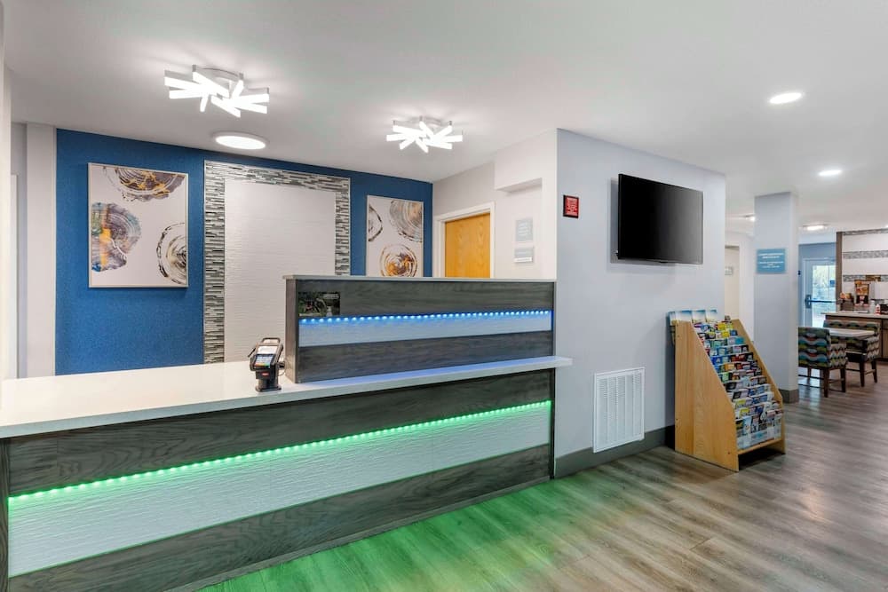 Best Western Galt Inn interior in Galt, CA — gallery photo 2