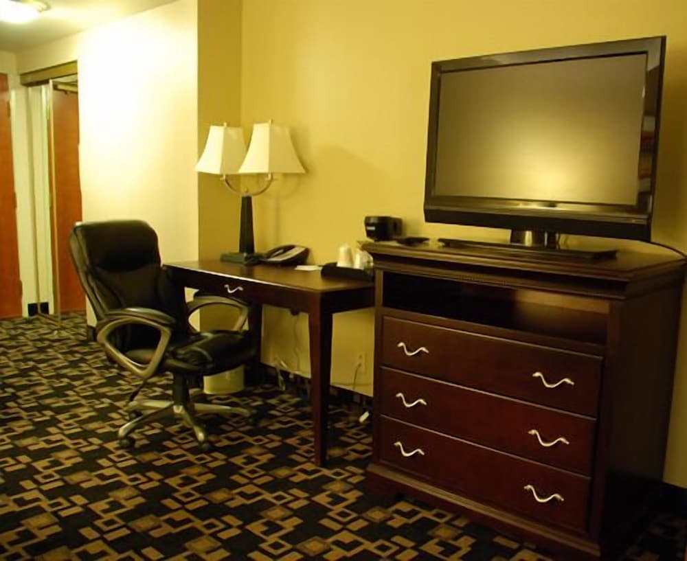 The Plaza Hotel & Suites Winona gallery photo in Winona, MN — image 5