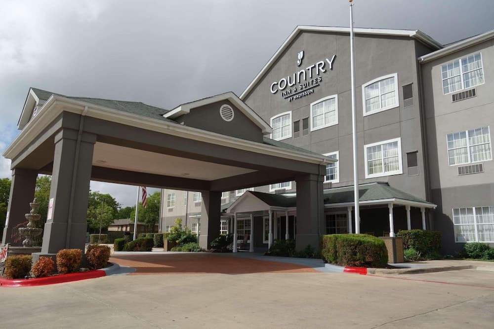 Country Inn & Suites by Radisson, Round Rock, TX featured exterior or lobby in Round Rock, TX — similar hotel