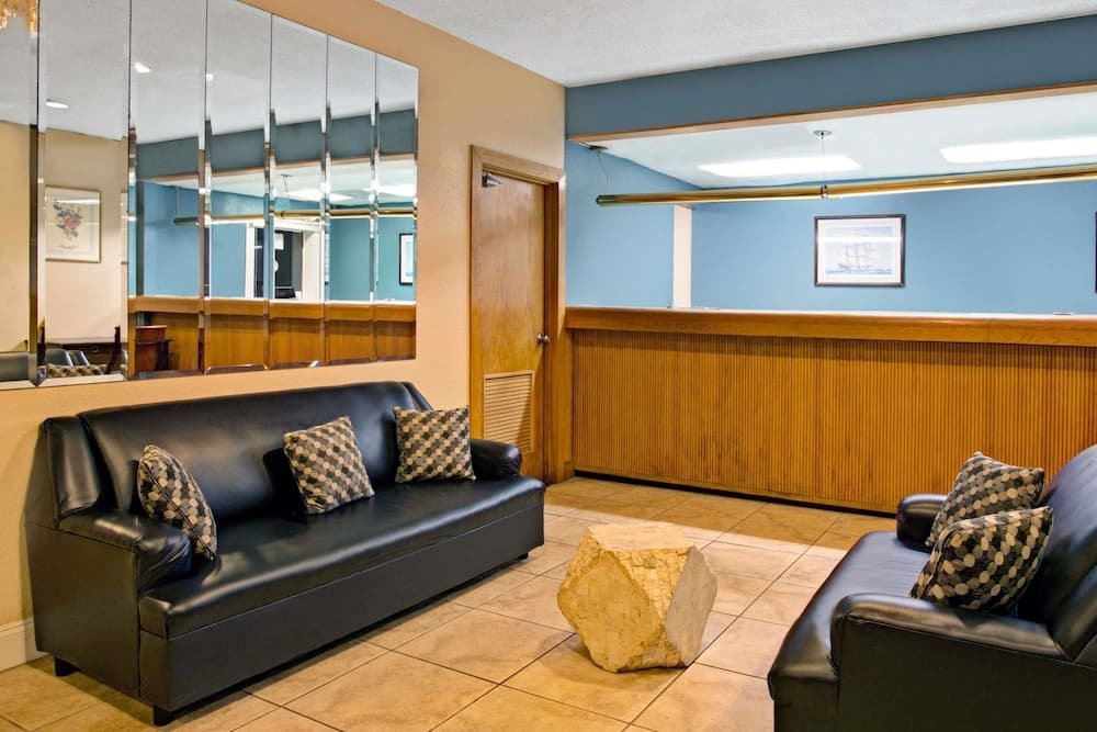 Casa Del Mar interior in Norfolk, VA — gallery photo 2