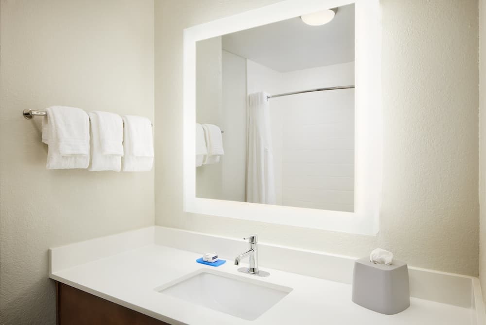 Holiday Inn Express Hotel & Suites Panama City-Tyndall by IHG gallery photo in Panama City, FL — image 10