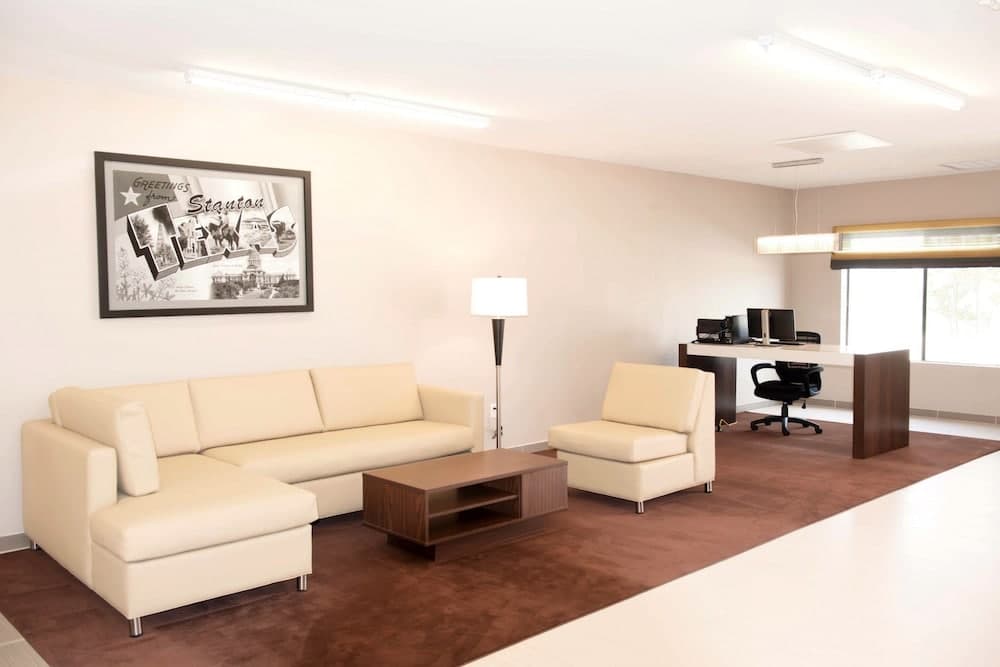Super 8 by Wyndham Stanton interior in Stanton, TX — gallery photo 2