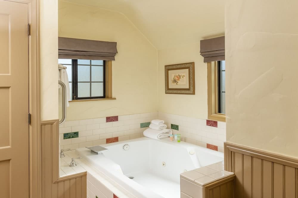 The Pierpont Inn interior in Ventura, CA — gallery photo 2