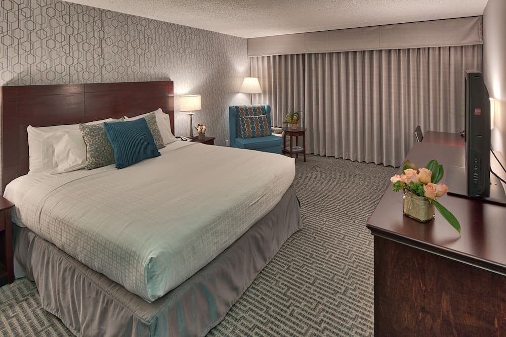 Somerset Inn property views in Troy, MI — gallery photo 3